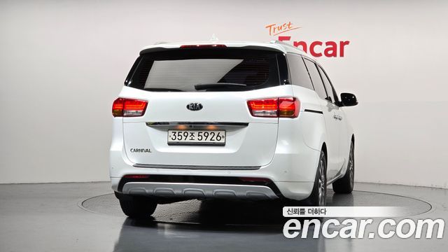 Kia Carnival 9-seater Luxury 2017 — фото 4