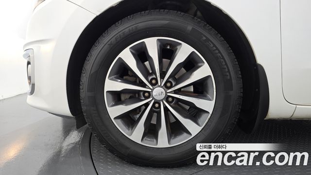 Kia Carnival 9-seater Luxury 2017 — фото 5