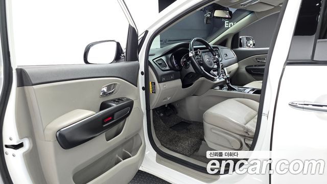 Kia Carnival 9-seater Luxury 2017 — фото 10