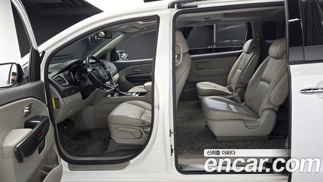 Kia Carnival 9-seater Luxury 2017 — фото 11