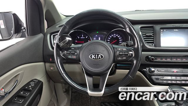 Kia Carnival 9-seater Luxury 2017 — фото 12