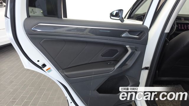 Volkswagen Tiguan (II) 2.0 TDI 4-Motion Premium 2021 — фото 25
