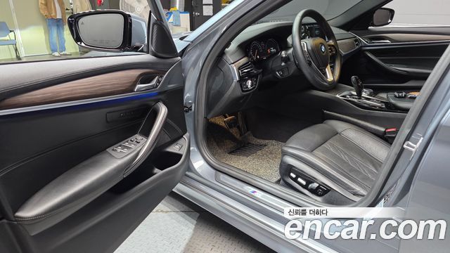 BMW 5 Series (G30) 530i xDrive M Sport Package Plus 2017 — фото 10