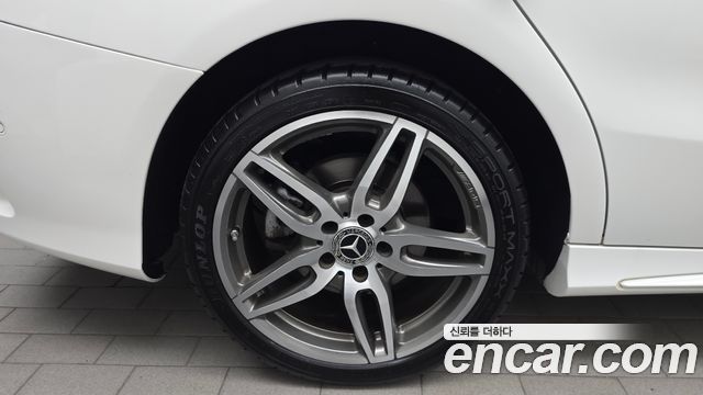 Mercedes-Benz CLA-Class (C117) CLA220 AMG Line 2018 — фото 5