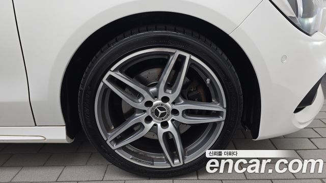 Mercedes-Benz CLA-Class (C117) CLA220 AMG Line 2018 — фото 21