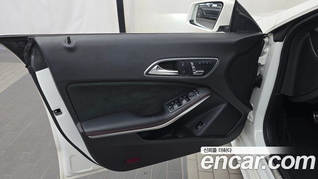 Mercedes-Benz CLA-Class (C117) CLA220 AMG Line 2018 — фото 24