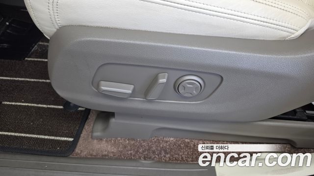 Kia Carnival (IV) Gasoline 9-seater Limousine(Special vehicle) 2023 — фото 32