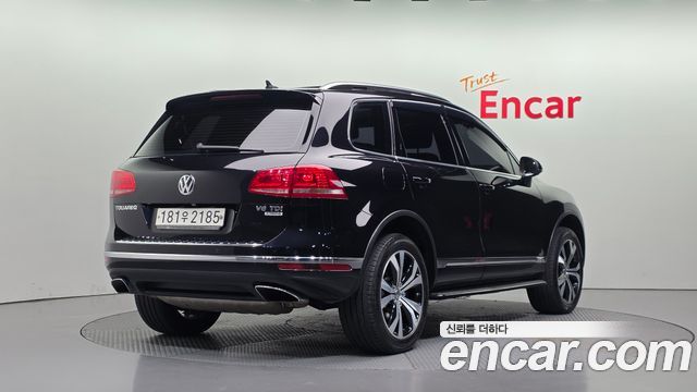 Volkswagen Touareg V6 3.0 TDI BMT Exclusive 7P5 2016 — фото 2