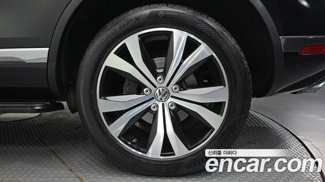 Volkswagen Touareg V6 3.0 TDI BMT Exclusive 7P5 2016 — фото 5