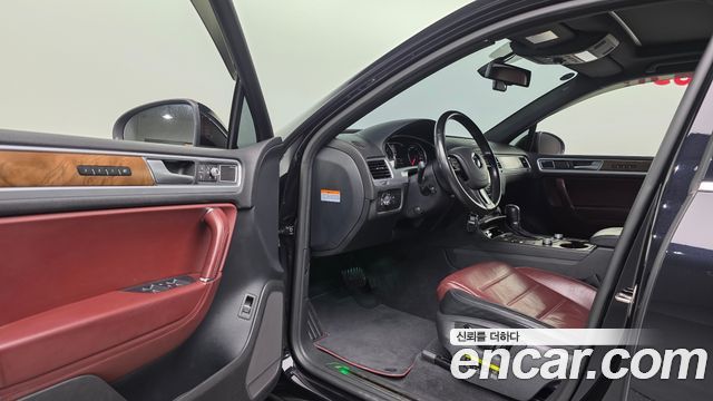 Volkswagen Touareg V6 3.0 TDI BMT Exclusive 7P5 2016 — фото 10
