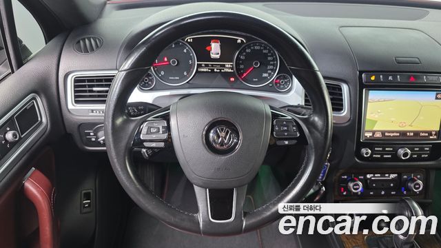 Volkswagen Touareg V6 3.0 TDI BMT Exclusive 7P5 2016 — фото 13