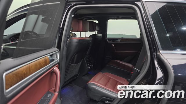 Volkswagen Touareg V6 3.0 TDI BMT Exclusive 7P5 2016 — фото 16