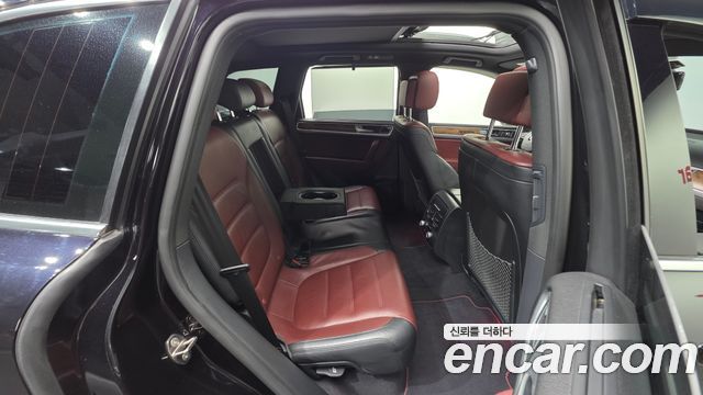 Volkswagen Touareg V6 3.0 TDI BMT Exclusive 7P5 2016 — фото 18