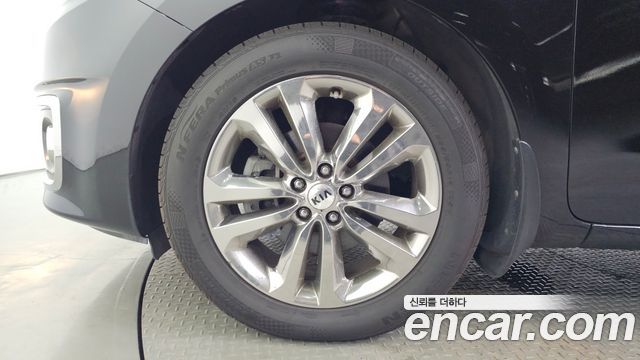 Kia Carnival 9-seater Prestige 2018 — фото 5