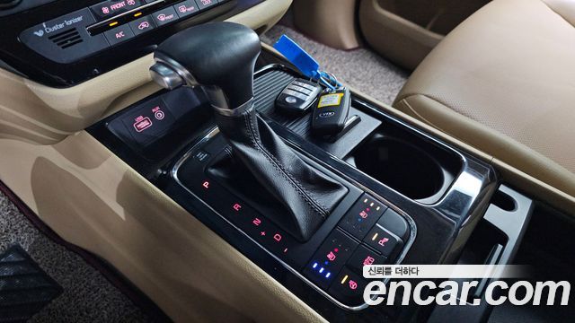 Kia Carnival 9-seater Prestige 2018 — фото 9