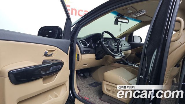 Kia Carnival 9-seater Prestige 2018 — фото 10