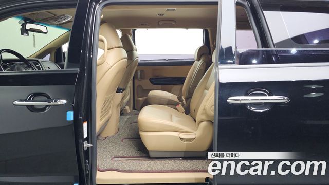 Kia Carnival 9-seater Prestige 2018 — фото 11