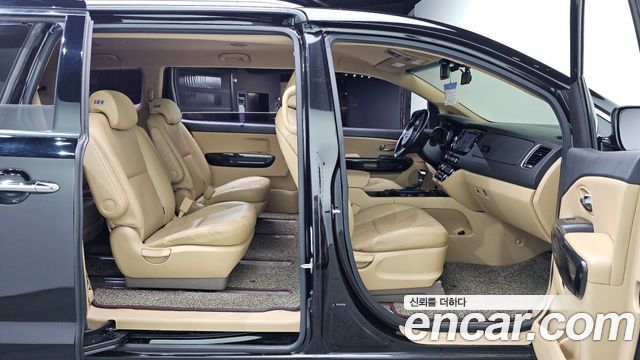 Kia Carnival 9-seater Prestige 2018 — фото 12
