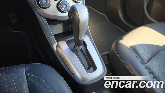 Chevrolet Aveo Sedan 1.4 Turbo LS 2018 — фото 9