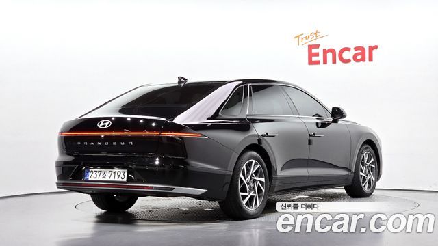 Hyundai Grandeur (GN7) 2,5 Gasoline 2WD Premium 2023 — фото 2
