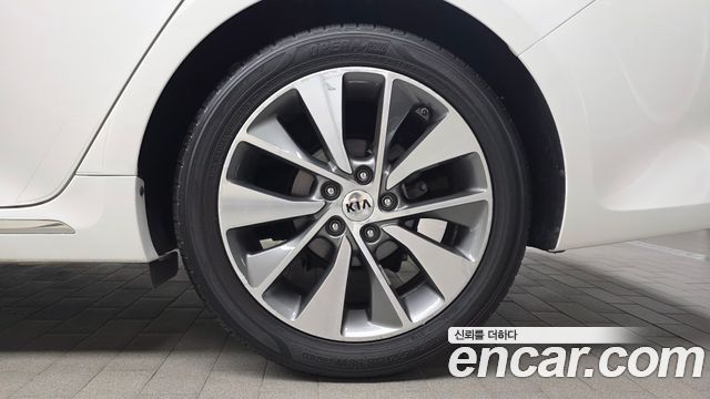 Kia K5 (II) 2.0 MX Style Edition 2018 — фото 21