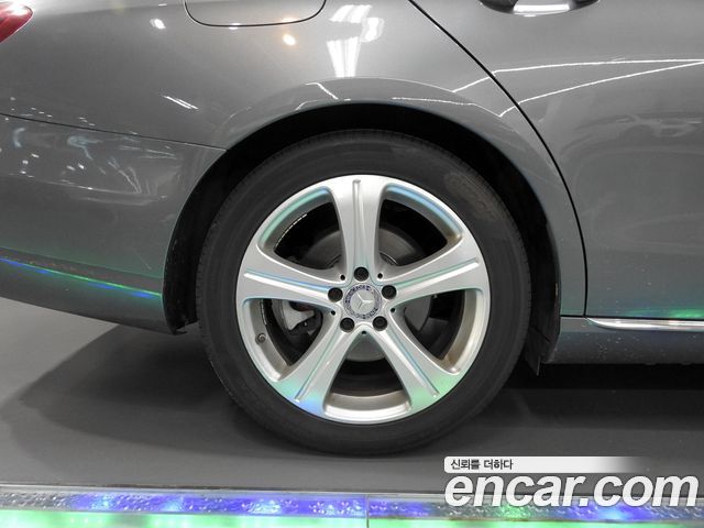 Mercedes-Benz E-Class (W213) E220d Avantgarde 2017 — фото 5