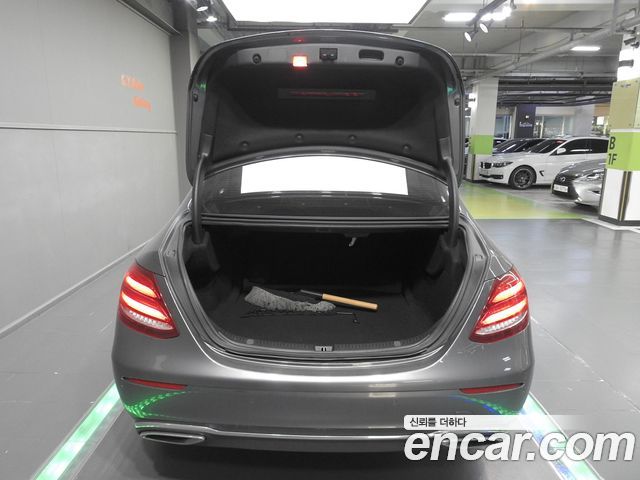 Mercedes-Benz E-Class (W213) E220d Avantgarde 2017 — фото 24
