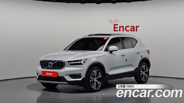 Volvo XC40 B4 Inscription 2022 — фото 1