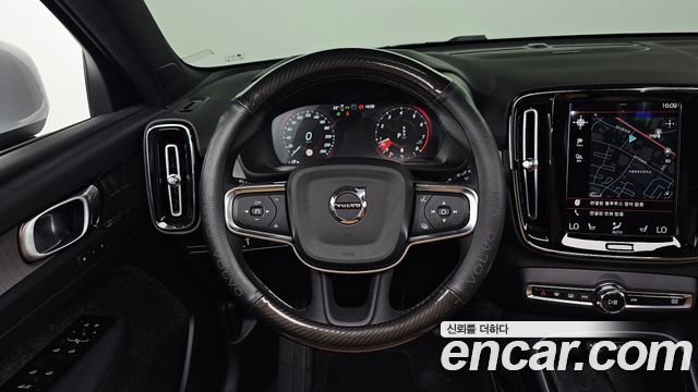 Volvo XC40 B4 Inscription 2022 — фото 13