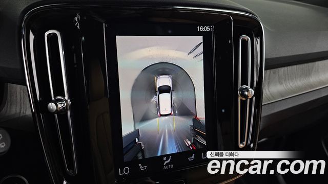 Volvo XC40 B4 Inscription 2022 — фото 15