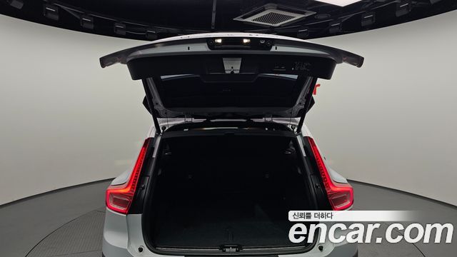 Volvo XC40 B4 Inscription 2022 — фото 20