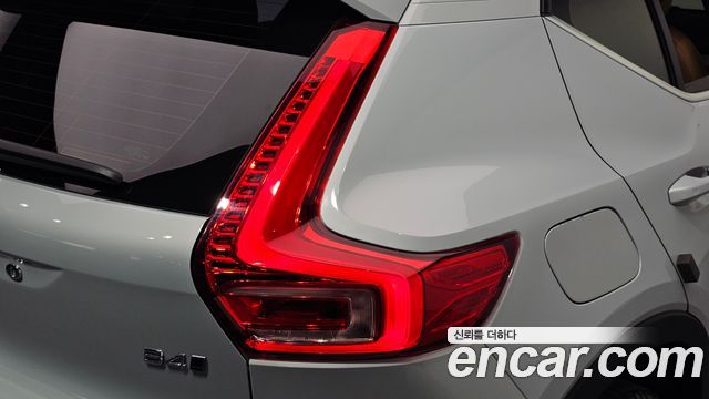 Volvo XC40 B4 Inscription 2022 — фото 23