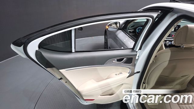 Genesis G70 Gasoline 2.0T 4WD 2021 — фото 31
