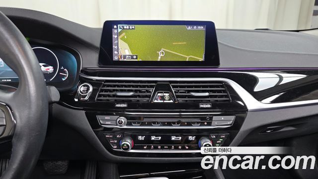 BMW 5 Series (G30) 520i Luxury 2019 — фото 13