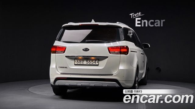 Kia Carnival 9-seater Noblesse 2015 — фото 4