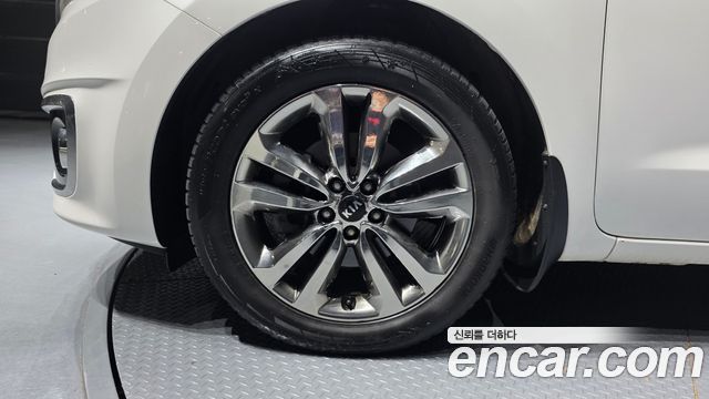 Kia Carnival 9-seater Noblesse 2015 — фото 5