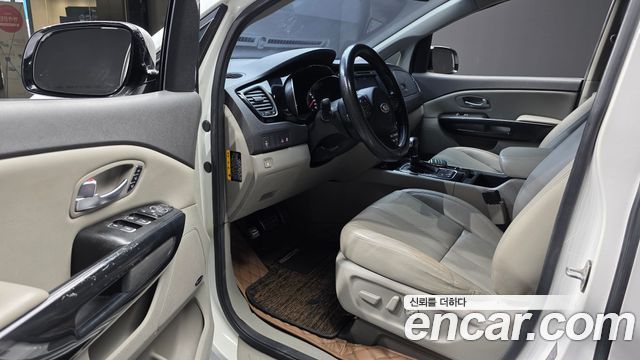 Kia Carnival 9-seater Noblesse 2015 — фото 10