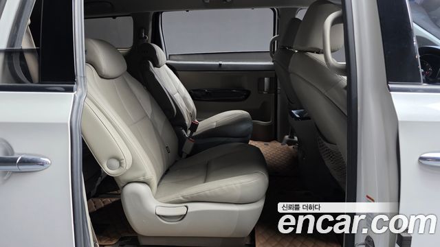 Kia Carnival 9-seater Noblesse 2015 — фото 11