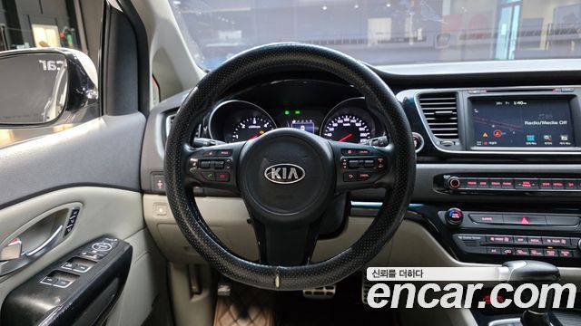 Kia Carnival 9-seater Noblesse 2015 — фото 14