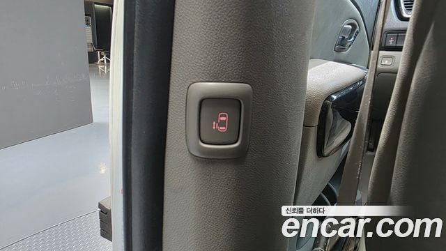 Kia Carnival 9-seater Noblesse 2015 — фото 18