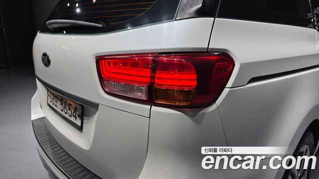 Kia Carnival 9-seater Noblesse 2015 — фото 23