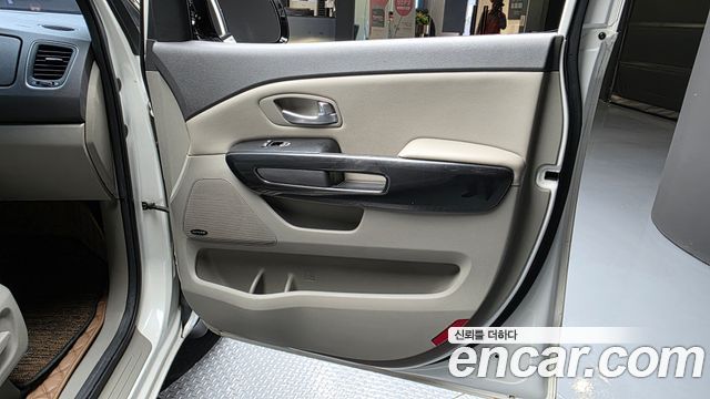 Kia Carnival 9-seater Noblesse 2015 — фото 25