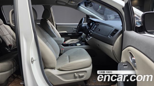 Kia Carnival 9-seater Noblesse 2015 — фото 26