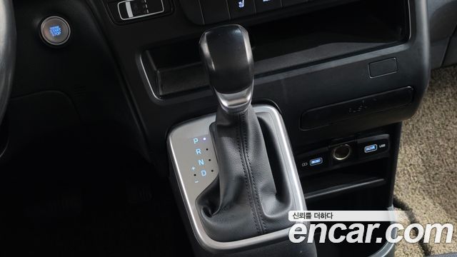 Hyundai Staria L3.5 Cargo 5-Seater Modern 2022 — фото 9