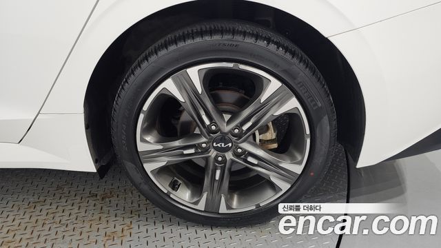 Kia K5 (III) 2.0 Noblesse 2023 — фото 27