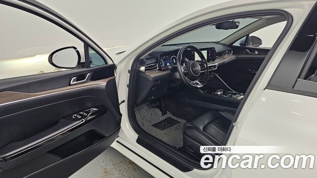 Kia K5 (III) 2.0 Noblesse 2023 — фото 32
