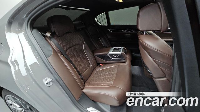BMW 7 Series (G11) 740i M Sport 2021 — фото 12