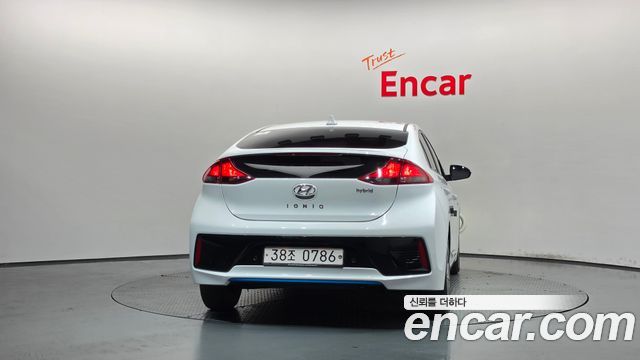 Hyundai Ioniq Hybrid I Plus 2016 — фото 4