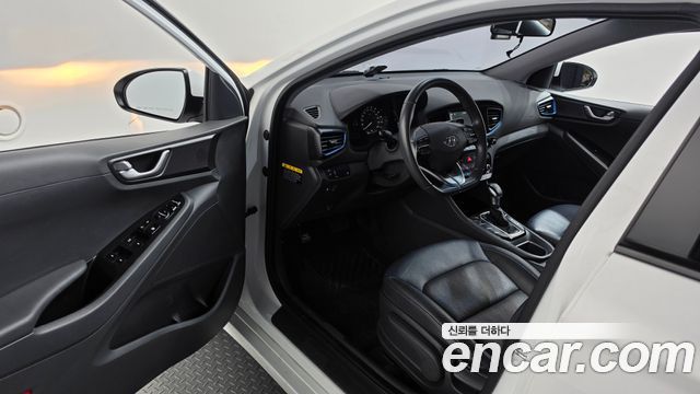 Hyundai Ioniq Hybrid I Plus 2016 — фото 10