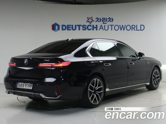 BMW 7 Series (G70) 740i sDrive M Sport 2023 — фото 2